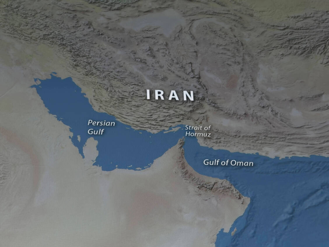 »In den Laboren und Werken der deutschen Arzneimittelhersteller steigt die Sorge, je länger die Blockade der Straße von Hormus dauert«, sagt Dorothee Brakmann, Hauptgeschäftsführerin von Pharma Deutschland. / © Imago/ZUMA Press