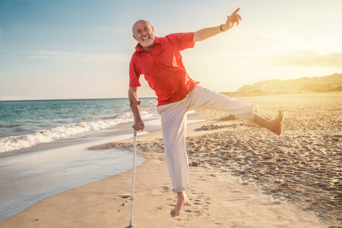 Ein Luftsprung für die Gesundheit: Wer sportlich aktiv ist, stärkt seine körperliche und geistige Leistungsfähigkeit.  / Foto: Adobe Stock/ detailblick-foto