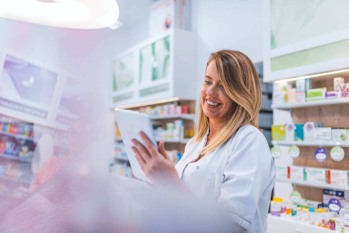 Wer sich für Fragen der pharmazeutischen Betreuung interessiert, erhält über das gleichnamige Netzwerk regelmäßig E-Mails mit Links oder Informationen zu Themen wie Tagungen und Kongresse, Neuigkeiten zu den pharmazeutischen Dienstleistungen sowie zu Arbeitsmitteln für deren Umsetzung, aktuelle Literatur und mehr. / Foto: Adobe Stock/Dragana Gordic