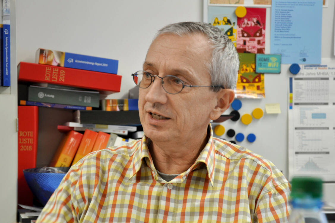Der Gesundheitsökonom Professor Oliver Schöffski rechnet nach: Ist Zolgensma wirklich 2 Millionen US-Dollar wert? / Foto: PZ/Theo Dingermann