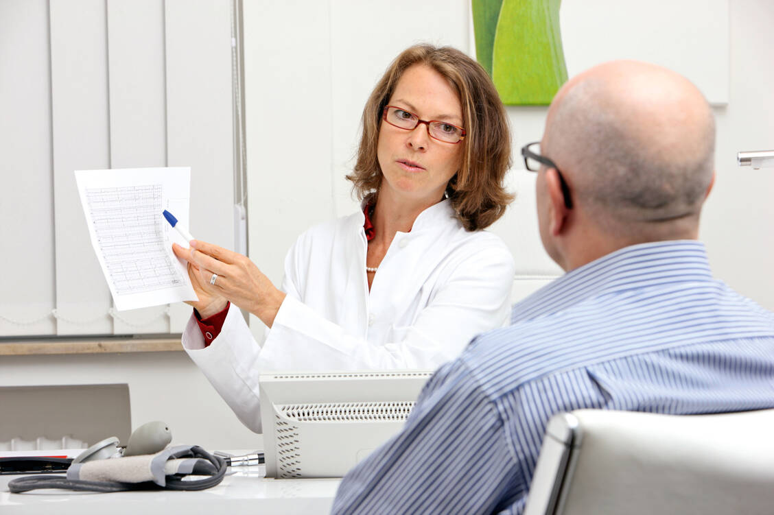 Die Angst, sich beim Arztbesuch mit dem Coronavirus anzustecken, ist unbegründet, meint Gesundheitsminister Jens Spahn und fordert erneut alle Menschen dazu auf, bei Beschwerden eine Praxis oder ein Krankenhaus aufzusuchen. / Foto: Jochen Tack