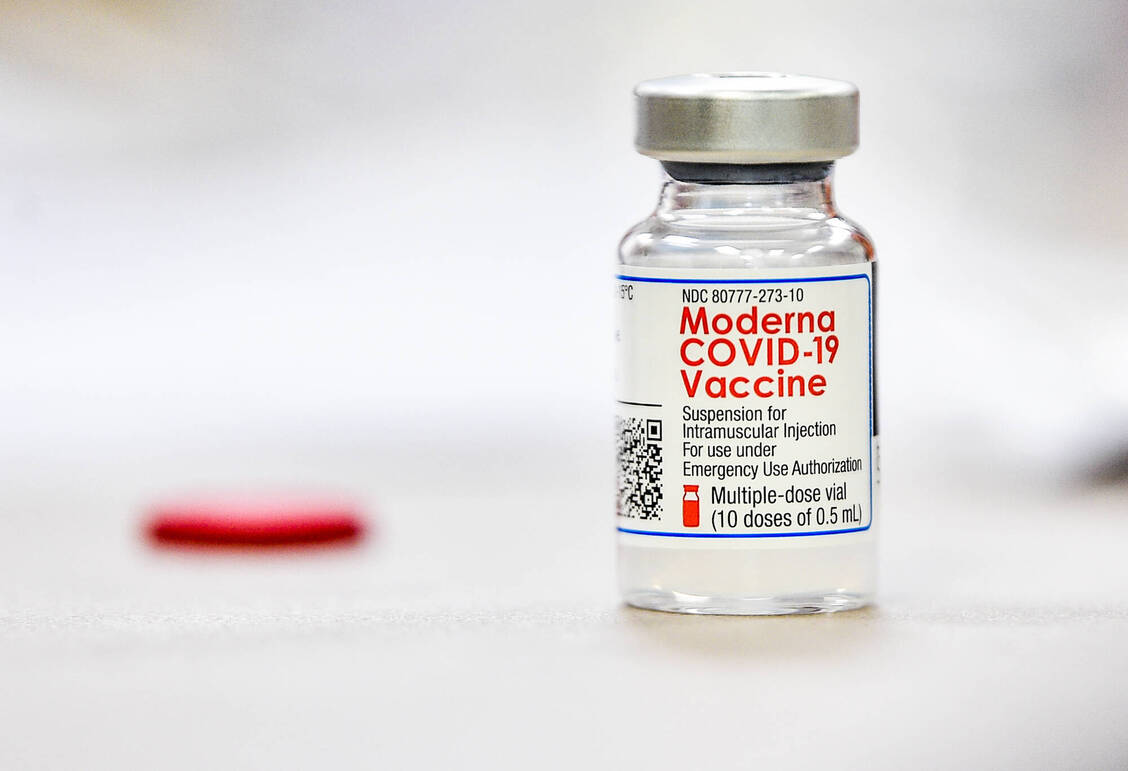 Zwei auf B.1.351 angepasste Versionen des zugelassenen mRNA-Impfstoffs von Moderna befinden sich derzeit in klinischen Studien. / Foto: Imago Images/ZUMA Wire