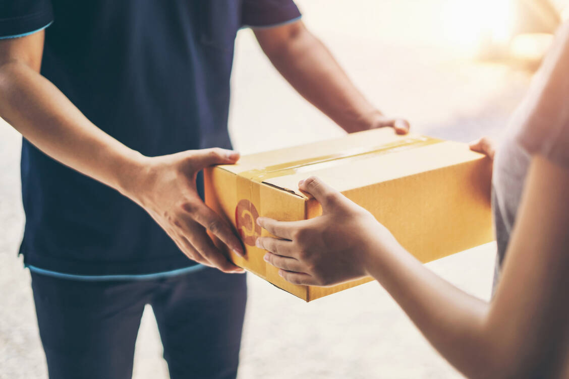 Heiße Tage erschweren die Einhaltung der Temperaturvorschriften bei Arzneimitteln zusätzlich. Dass Versender hierbei kaum kontrolliert würden, kritisiert der Phagro. / Foto: Adobe Stock/lovelyday12