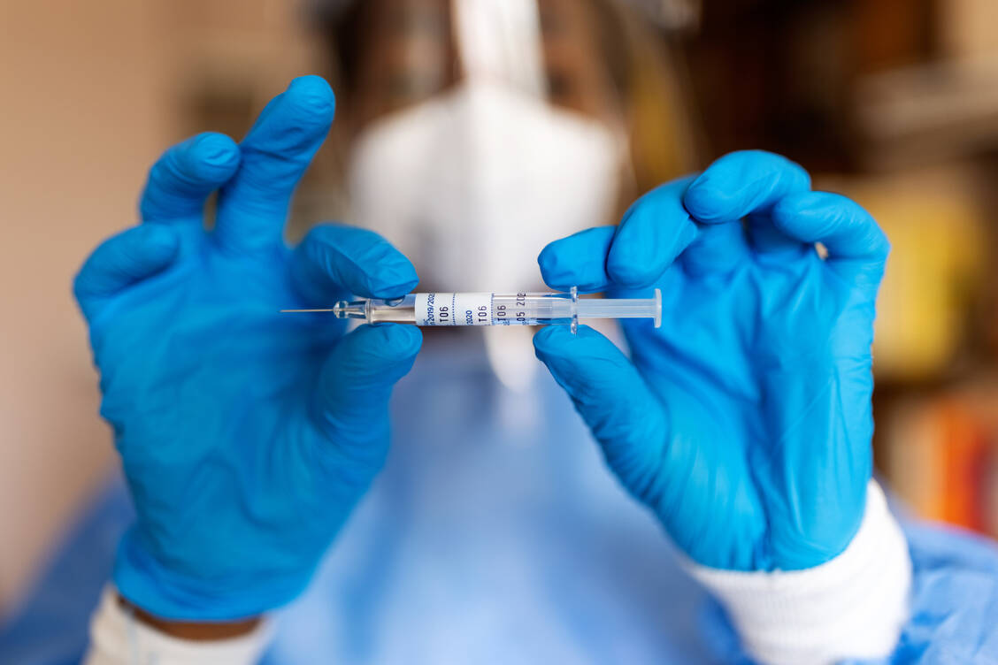 Die Bestellfrist für Grippeimpfstoffe für die kommende Grippesaison 2025/2026 endet zum 31. März. / © Getty Images/Luis Alvarez