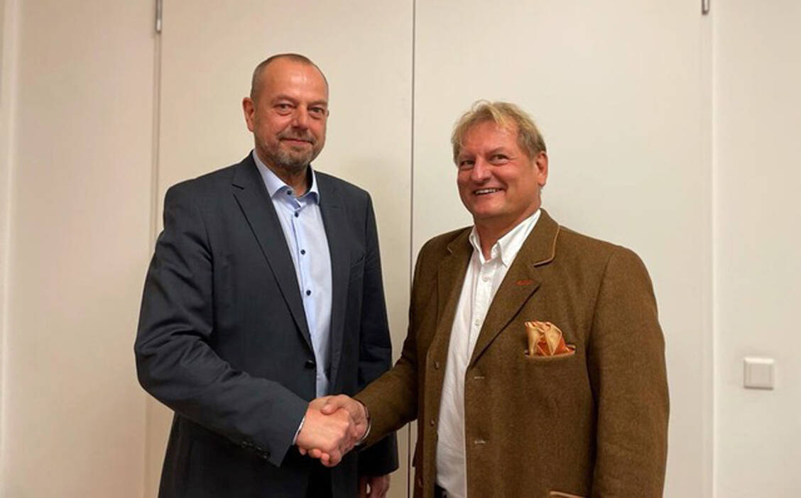 Teles AG Vorstand Oliver Olbrich (li.) und GVL-Chef Michael Dörr freuen sich über die Übernahme des Rechenzentrums durch den Informationsdienstleister. / Foto: GVL