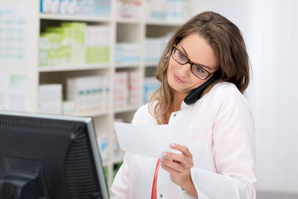 »Kontakt ist alles«: Apotheker und Arzt sollten stets im kollegialen Austausch stehen. / Foto: Shutterstock/racom