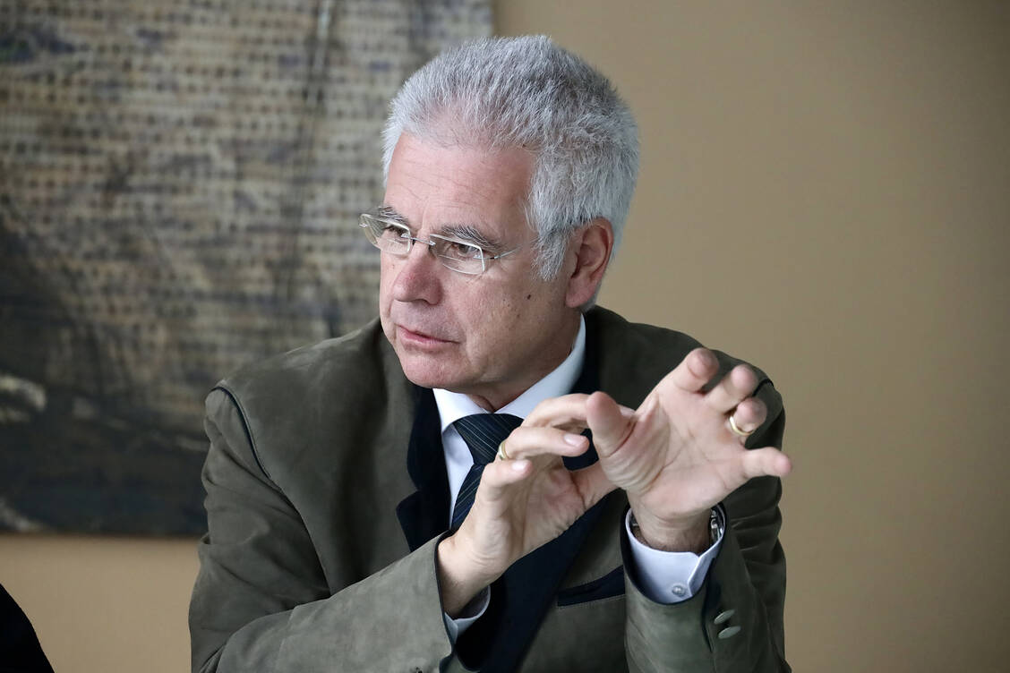 Bei der Delegiertenversammlung der Bayerischen Landesapothekerkammer (BLAK) warb Präsident Thomas Benkert für die Anmeldung im DAV-Portal. Nur so können digitale Covid-19-Impfnachweise erzeugt werden (Archivbild). / Foto: PZ/Alois Müller