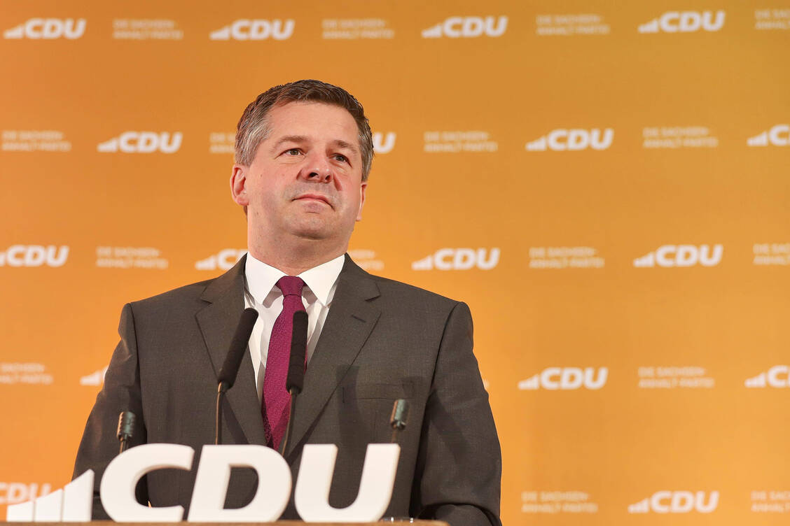 Ministerpräsident Sven Schulze (CDU) will die Zukunft Sachsen-Anhalts als Pharmastandort stärken. / © Imago / dts Nachrichtenagentur
