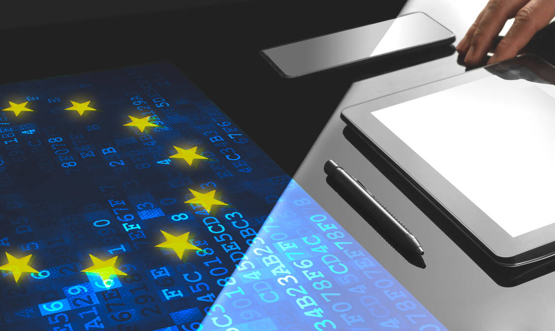Wer im EU-Ausland zum Arzt will, kann demnächst seine Gesundheitsdaten elektronisch über EU-Grenzen hinweg teilen. / Foto: Adobe Stock/denizbayram