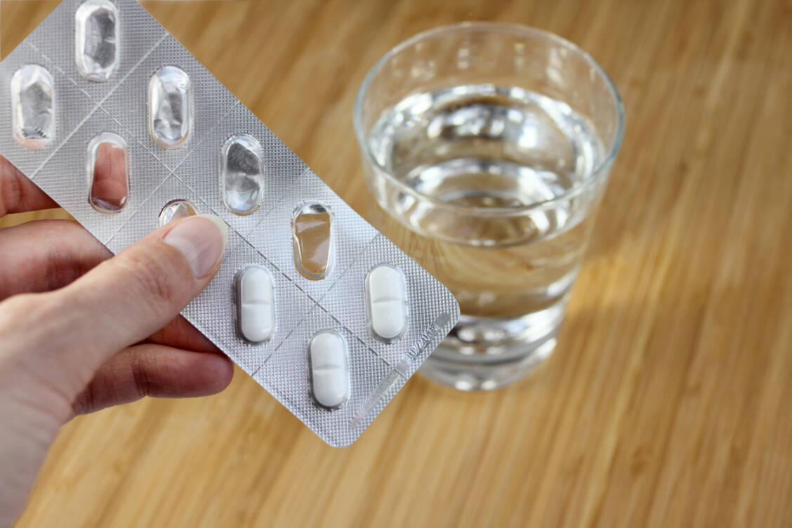 Die Vorstellung, verordnete Antibiotika immer vollständig aufbrauchen zu müssen, ist schon seit Längerem nicht mehr wissenschaftlich aktuell. / © Adobe Stock/liveostockimages