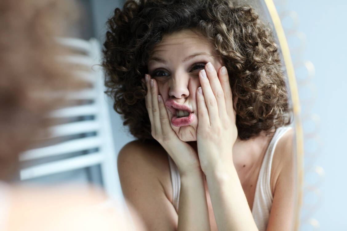 Pickel sind kein reines Teenager-Problem. / Foto: Getty Images/Annie Engel