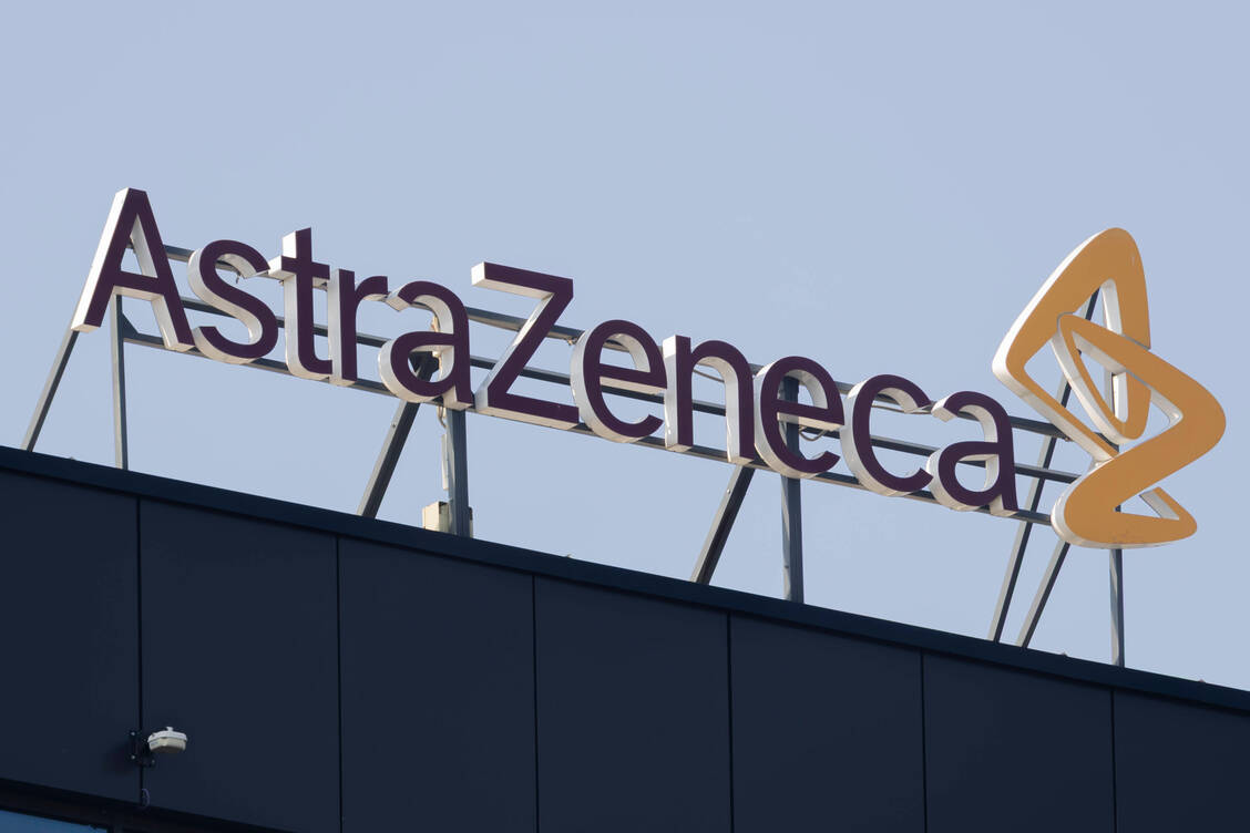 Das britisch-schwedische Pharmaunternehmen AstraZeneca erwägt offenbar eine Fusion mit dem US-Konkurrenten Bristol-Myers Squibb. / © Imago/IP3press