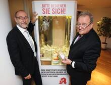 Die Apotheke – ein Selbstbedienungsladen für die Politik? Heinz-Günter Wolf und Fritz  Becker kritisieren die zahlreichen Opfer, die die Apotheker in den vergangenen Jahren erbringen mussten und fordern eine faire Vergütung.