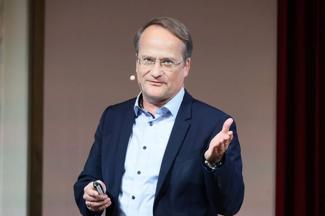 Zentrale Targets in der Alzheimer-Forschung sind weiterhin das Plaque-bildende β-Amyloid im Verbund mit der τ-Pathologie, erklärte Professor Dr. Carsten Culmsee. / Foto: PZ/Alois Müller