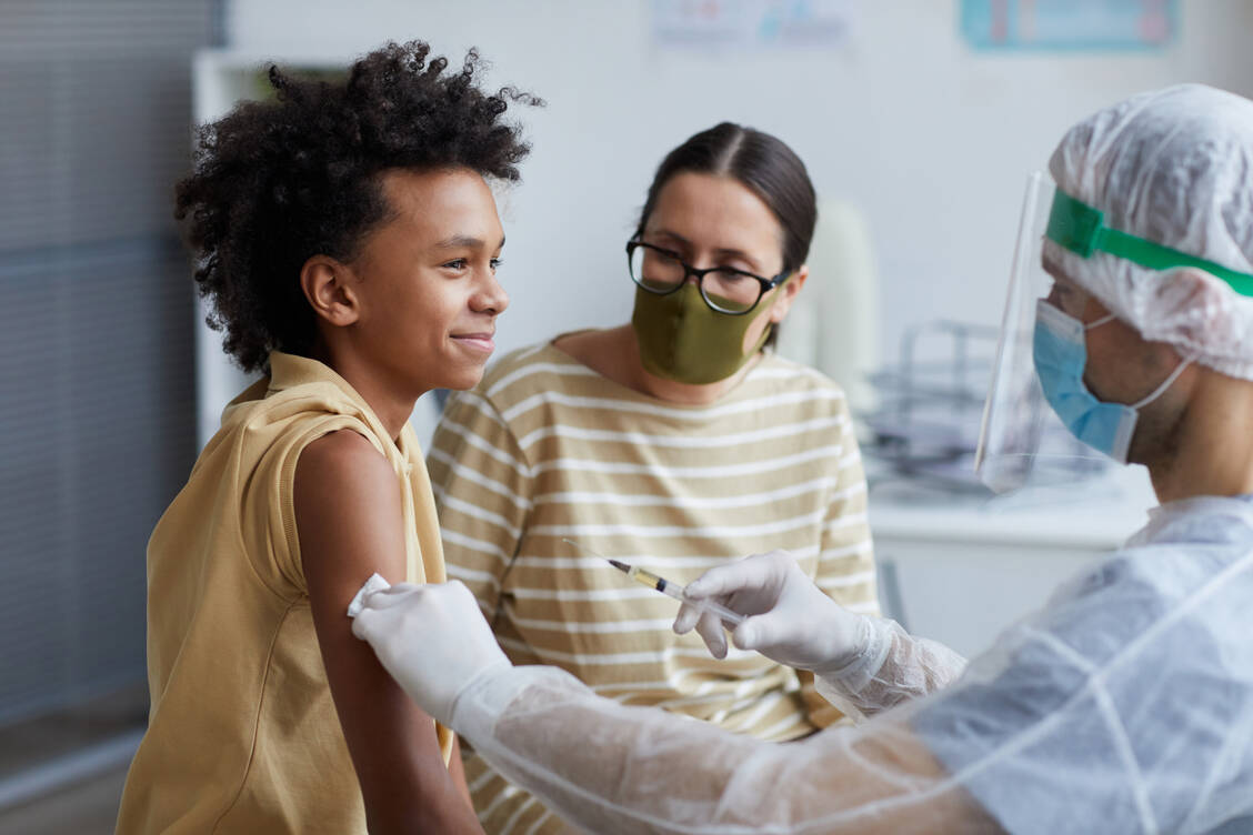 Für gesunde Kinder wird es wohl erst einmal keine Empfehlung für eine Covid-19-Impfung geben, für Kinder mit bestimmten Vorerkrankung dagegen schon. / Foto: Adobe Stock/Seventyfour