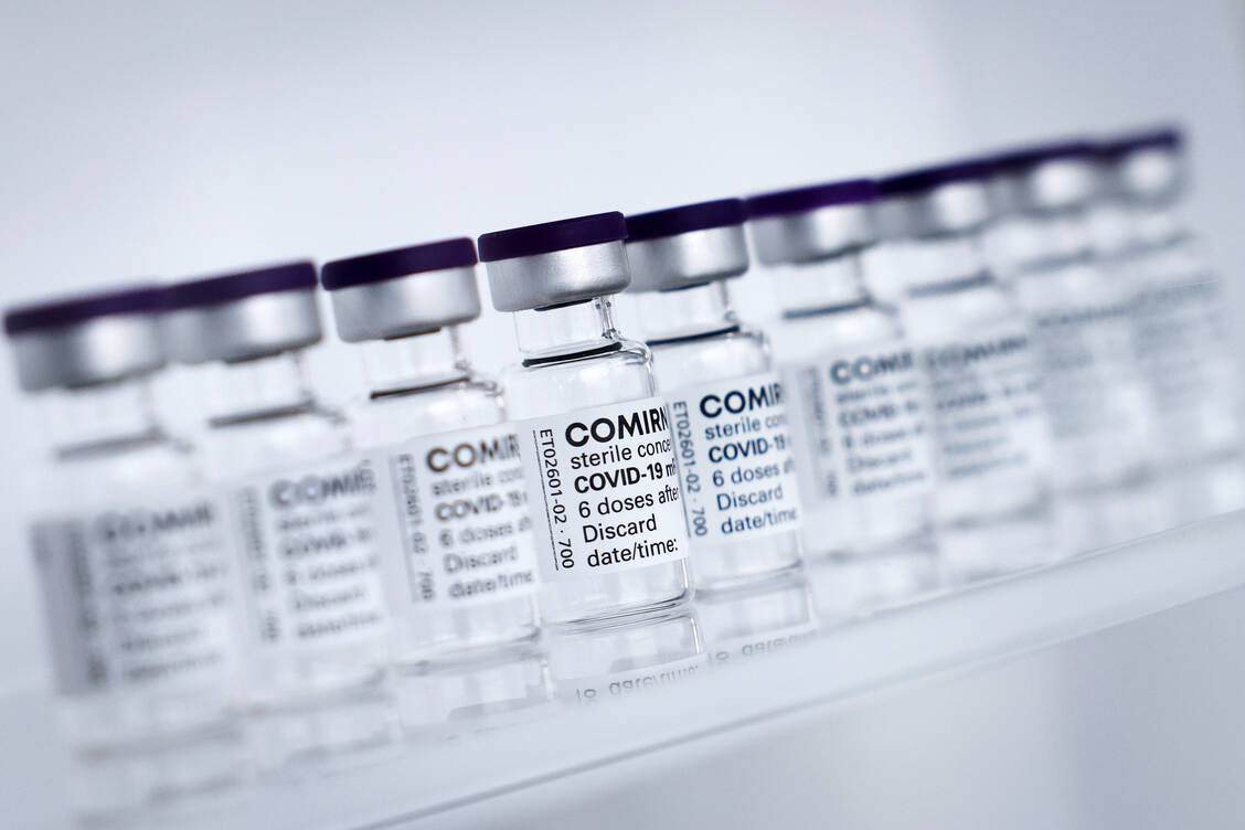 Das Geschäft mit dem Covid-19-Vakzin Comirnaty ist für den US-Pharmakonzern Pfizer sehr profitabel. / Foto: Getty Images/Christian Charisius
