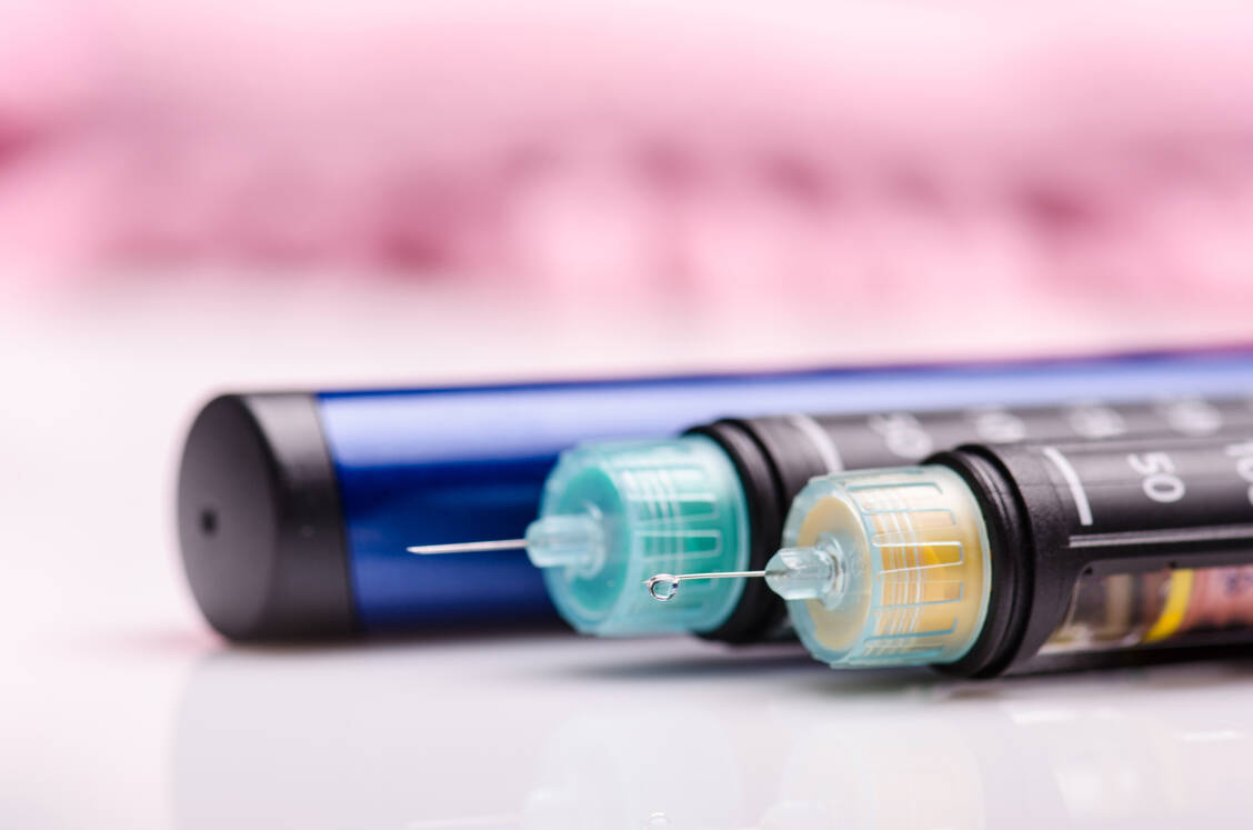 100 Jahre sind vergangen, seit erstmals Insulin aus der Bauchspeicheldrüse von Hunden isoliert wurde und damit die Grundlage für eine wirksame Diabetestherapie geschaffen wurde. Die Weiterentwicklung von Insulinen ging stetig voran und noch immer wird daran gearbeitet, neue Insuline auf den Markt zu bringen. / Foto: Adobe STock/skyfotostock