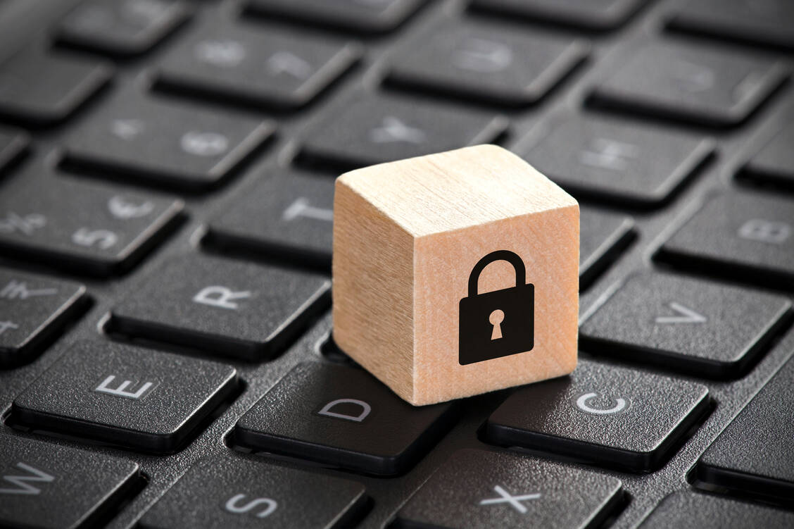 Viele Apothekeninhaber werden aufatmen: Ein eigener Datenschutzbeauftragter soll nun erst ab 20 Mitarbeitern Pflicht sein. / Foto: Fotolia/Jakub Krechowicz