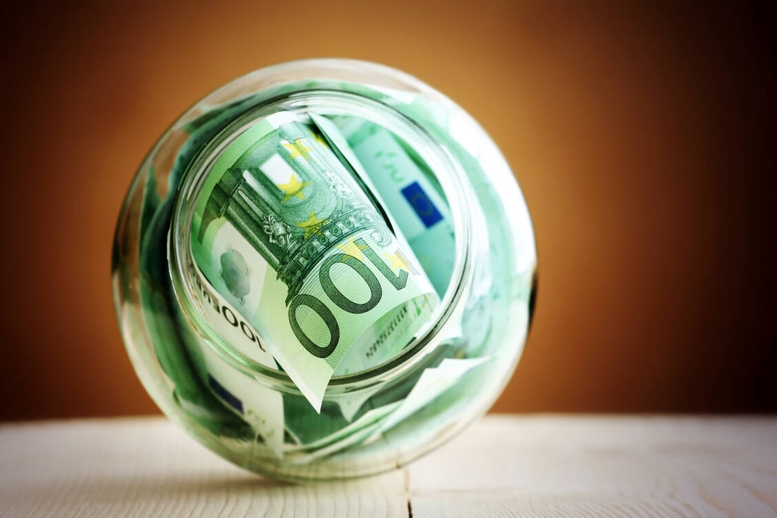 Wirtschaftliche Herausforderungen: Bei vielen Apotheken bricht seit Ende März der Umsatz ein. Und auch immer weniger Kunden kommen pro Tag in die Offizin. / Foto: Adobe Stock/Pavel Kubarkov