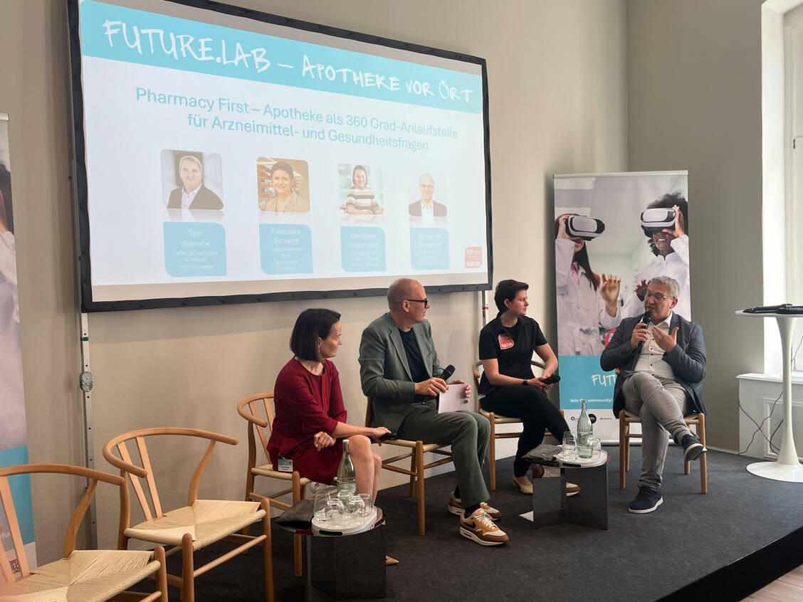 Diskutiert wurde zum Thema »Pharmacy First – Apotheke als 360 Grad-Anlaufstelle für Arzneimittel- und Gesundheitsfragen«. / © PZ/Alexander Müller
