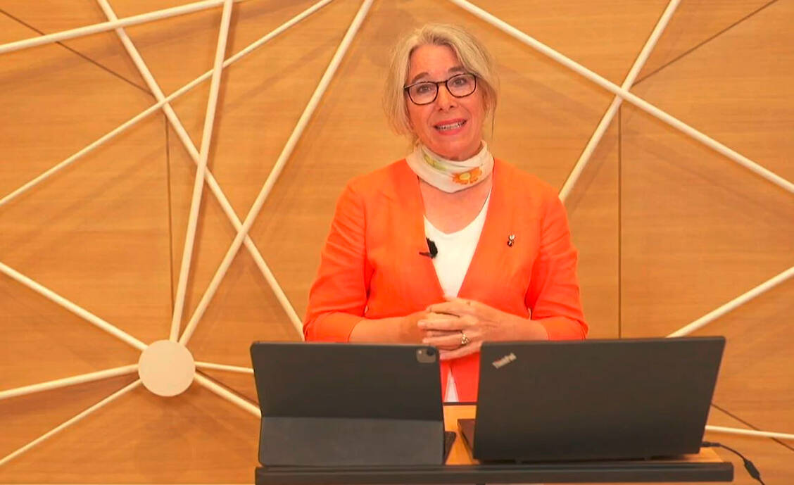 Beim ABDA-Livetalk auf Facebook kritisierte ABDA-Präsidentin Gabriele Regina Overwiening erneut die Eckpunkte des BMG zur Apothekenreform und forderte, die Apotheken schnell zu stärken. / Foto: PZ/Screenshot