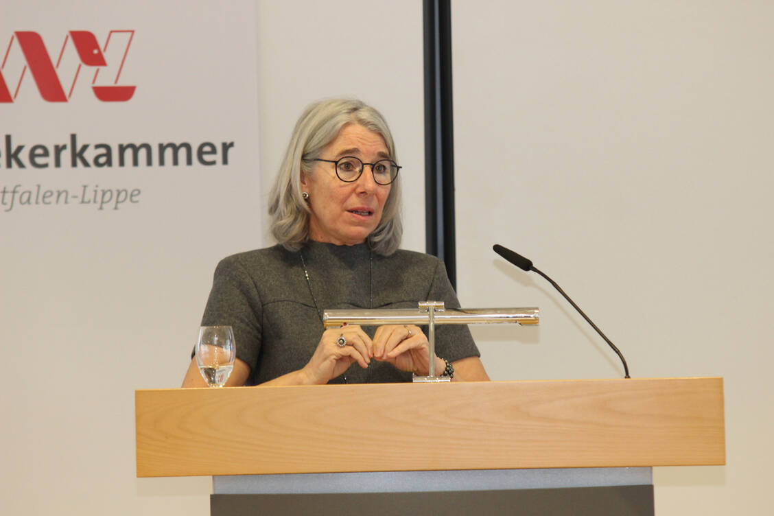 »Falls es gut gemeint war, ist es grottenschlecht gemacht«, kommentierte AKWL-Präsidentin Gabriele von Elsenau Overwiening den Referentenentwurf zum ApoVWG. / © AKWL