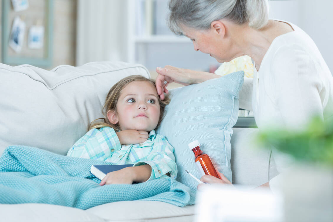 Zuletzt gab es erhebliche Lieferengpässe bei Kinderarzneimitteln. Aus Sicht des BMG hat sich die Lage entspannt. / Foto: Getty Images/SDI Productions