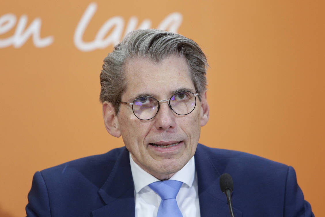 Als Erstes müsse sich die neue Bundesregierung um die Kassenfinanzen kümmern, forderte der DAK-Vorstandsvorsitzende Andreas Storm. / © imago images / Reiner Zensen