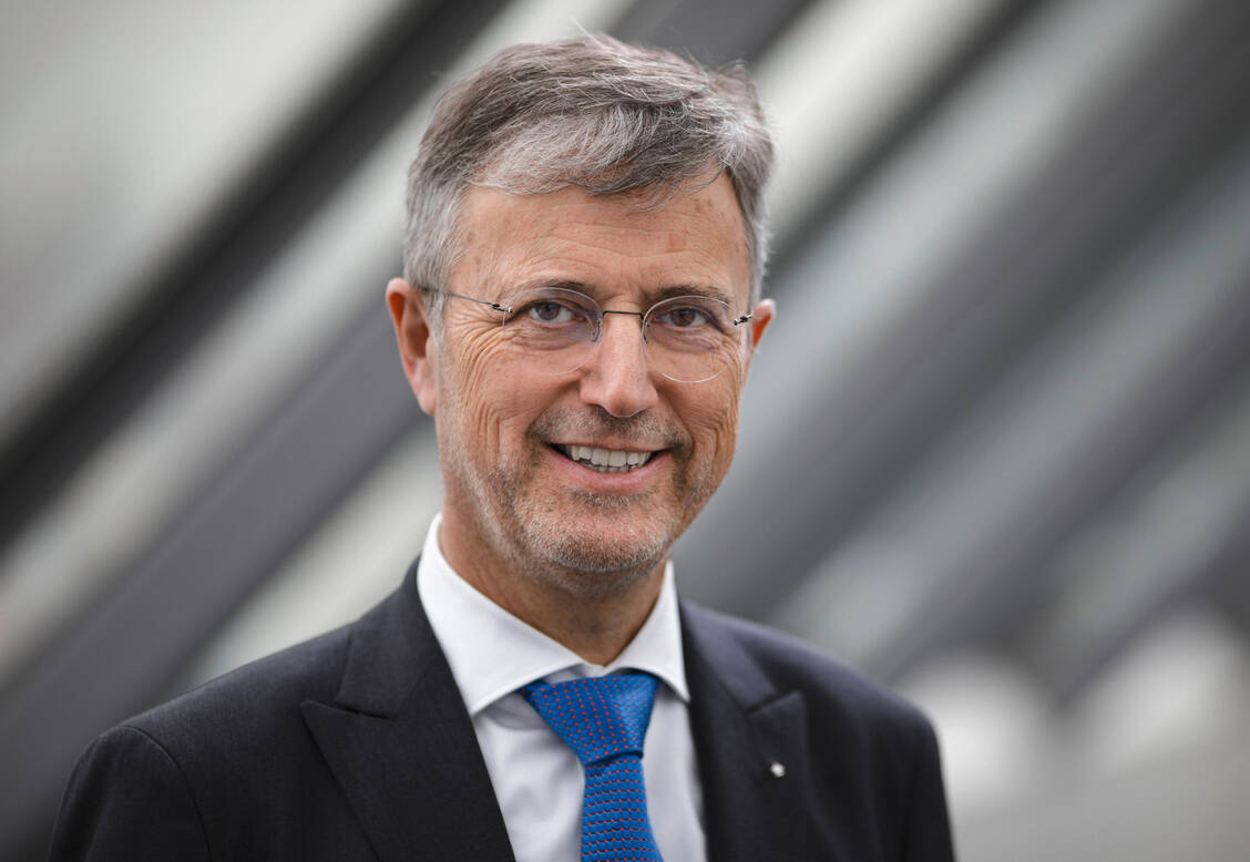 Für den Chef des AOK-Bundesverbands Martin Litsch ist klar, dass Massentests auf das Coronavirus eine Maßnahme des allgemeinen Bevölkerungsschutz  und nicht zu Lasten der Kassen gehen dürfen.  / Foto: imago/Janine Schmitz