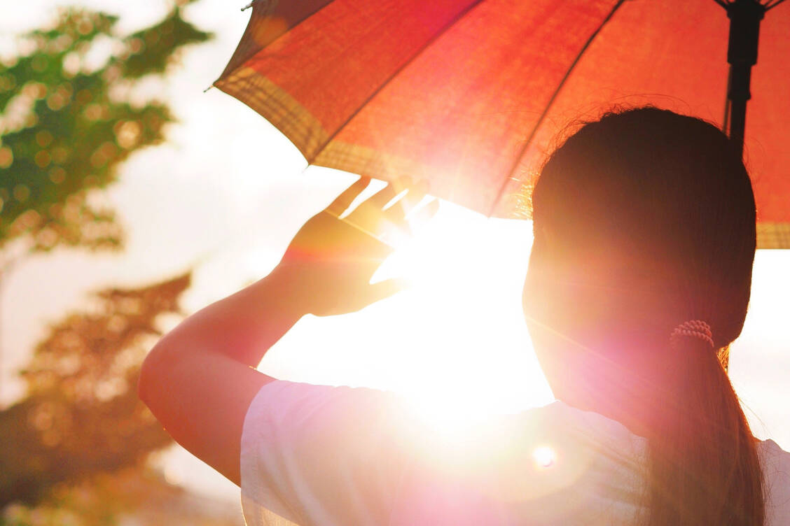 Der Klimawandel ist längst in der Apothekenpraxis angekommen. Mehr Hitzetage über 30 °C beeinflussen die Arzneimitteltherapie. / Foto: Adobe Stock/Tanapat Lek,jew