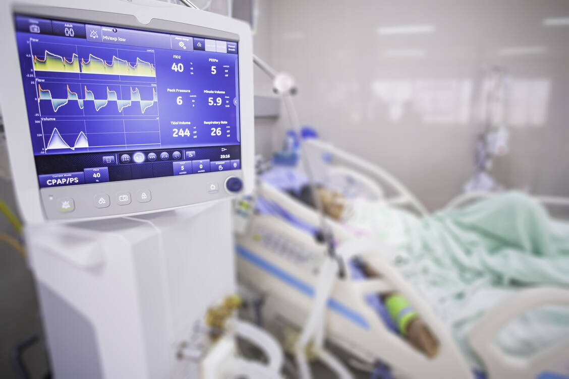Eine intensivmedizinische Betreuung von Covid-19-Patienten wird angesichts der steigenden Infektionszahlen immer problematischer. / Foto: Adobe Stock/Taechit