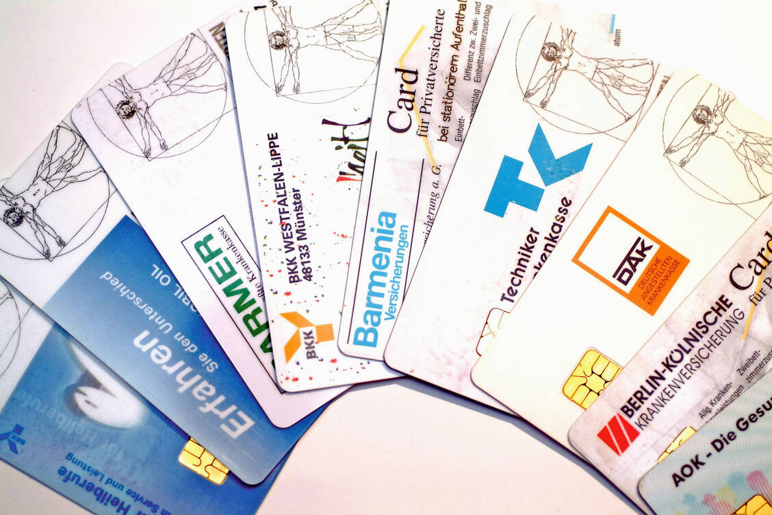 Bislang bewertet und entscheidet alleine der Gemeinsame Bundesausschusses (G-BA) von Ärzten, Krankenkassen und Kliniken, ob neue Behandlungsmethoden von den gesetzlichen Krankenversicherungen übernommen werden.   / Foto: Foto: imago/Niehoff