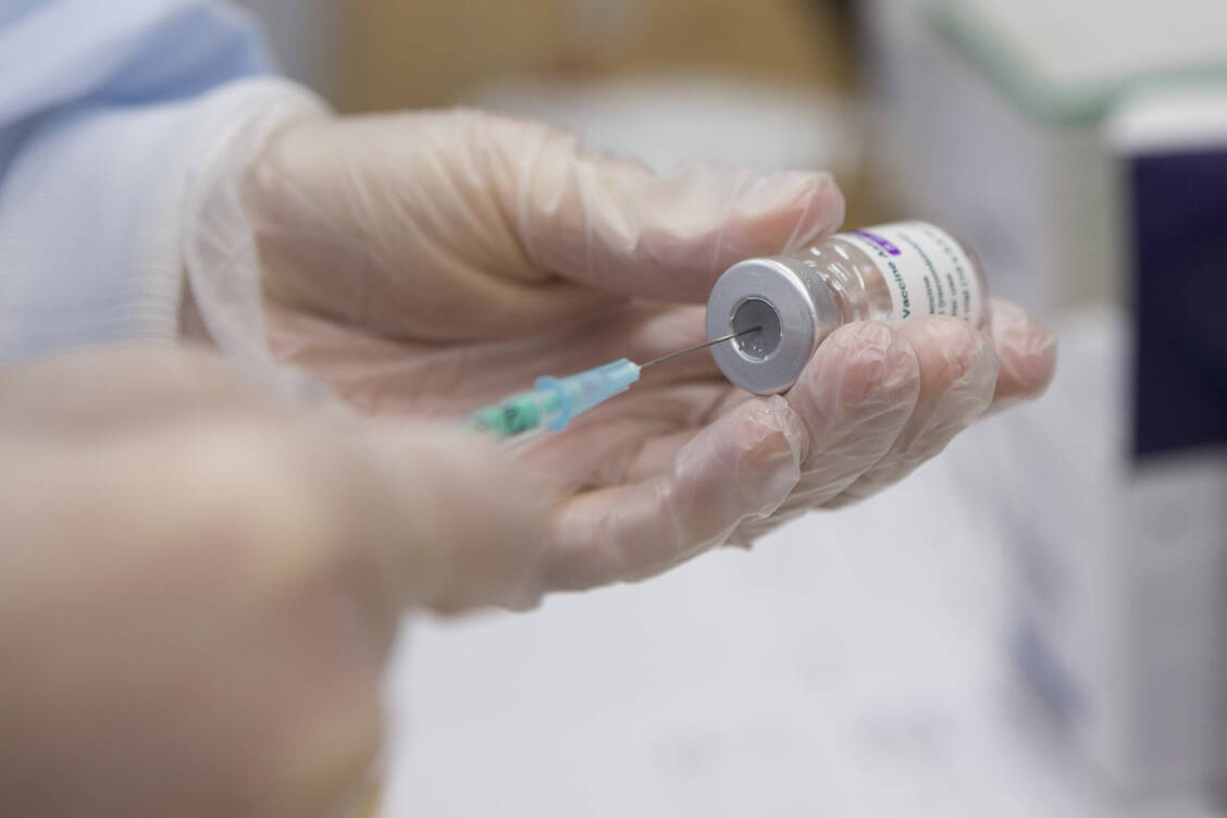 Impfstoffe gehören in die Gruppe der Biopharmazeutika.  / Foto: Imago Images/Zoonar
