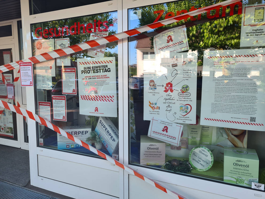 Schotten dicht hieß es bei fast allen Apotheken im hohen Norden wie hier in der Erlen-Apotheke in Ellerbek. / Foto: Christian Stolzenburg