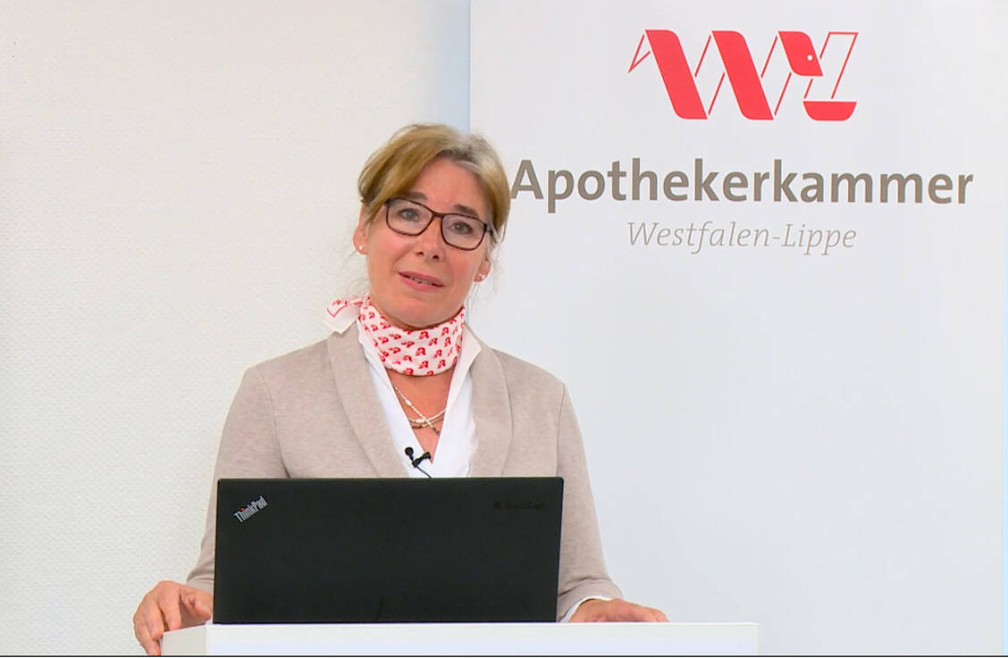 Gabriele Regina Overwiening bei der diesjährigen digitalen Kammerversammlung: Die AKWL-Präsidentin wies darauf hin, dass die Apotheker grundsätzlich bereit sind, gegen Covid-19 zu impfen.  / Foto: PZ/AKWL/Screenshot