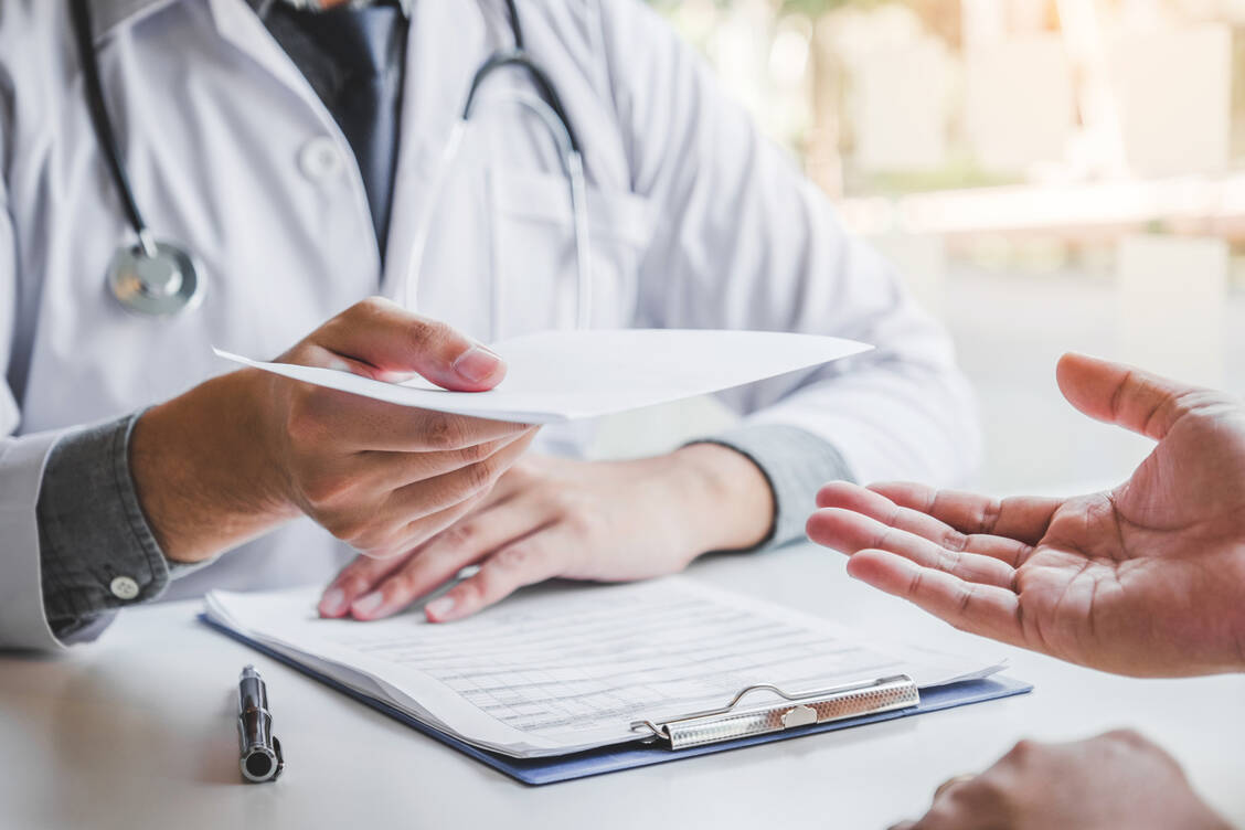 Das Aktionsbündnis Patientenversorgung fordert eine Aussetzung des E-Rezepts, bis die aktuellen technischen Probleme behoben sind. / Foto: Adobe Stock/joyfotoliakid