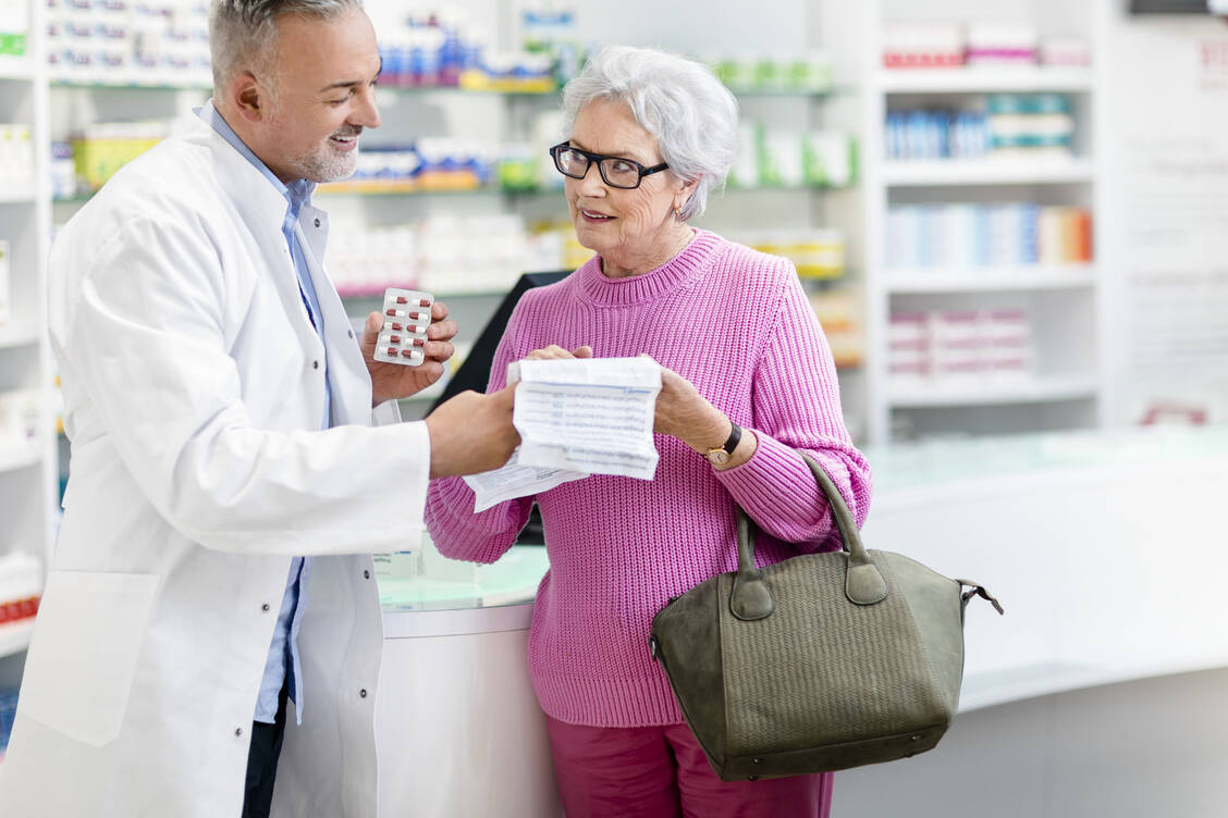 In Zukunft wird es immer weniger Beipackzettel aus Papier geben. Die digitale Version bringt für einige Patientengruppen aber Probleme mit sich. / Foto: ABDA