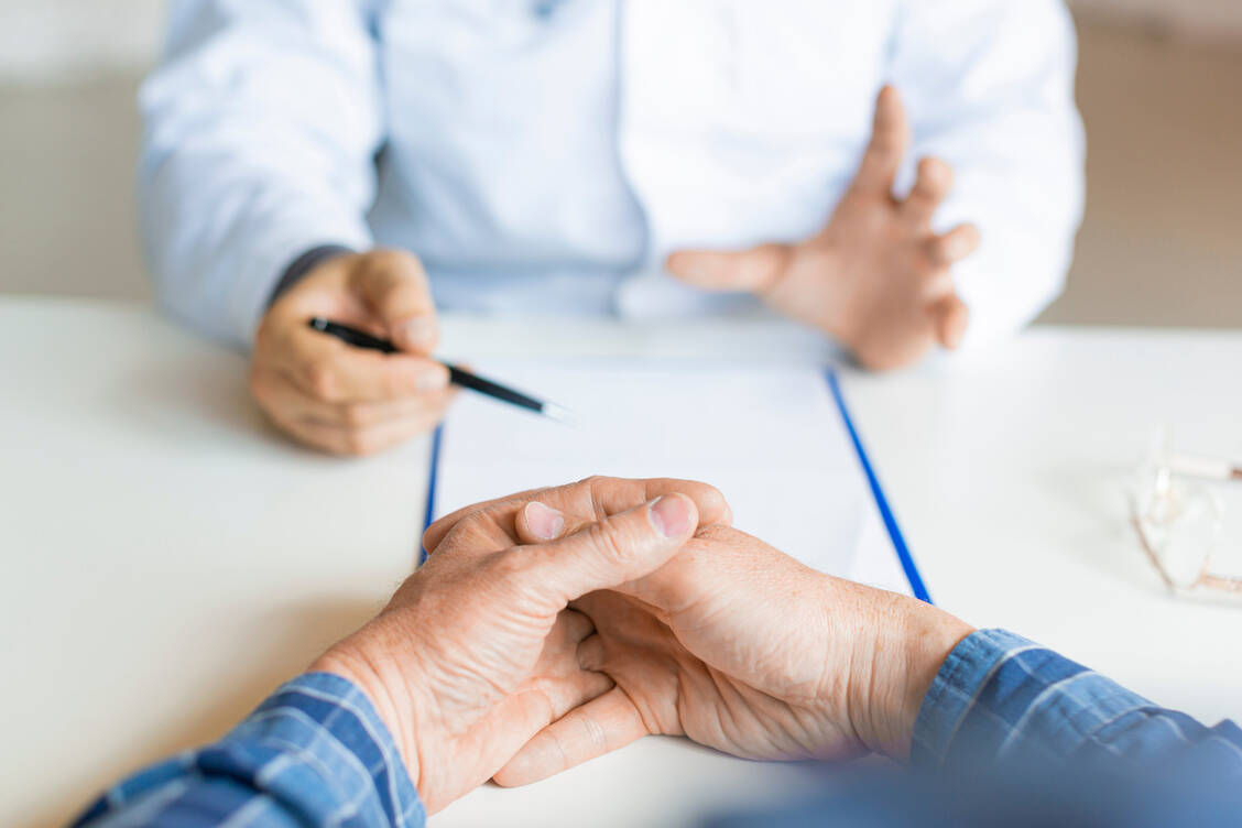 Die ABDA plant, die Implementierung der pharmazeutischen Dienstleistungen in ausgewählten Apotheken vor Ort wissenschaftlich zu begleiten. / Foto: Adobe Stock/BELYAEV