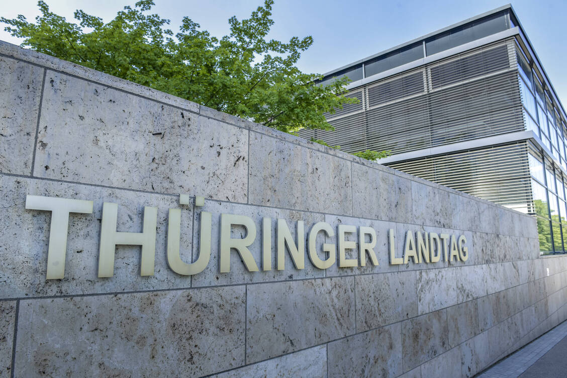 Nach dem Willen des Thüringer Landtags muss sich die Landesregierung in den kommenden Monaten intensiv mit dem Ausbau des Studiengangs Pharmazie an der Universität Jena beschäftigen.  / Foto: Imago images/Schöning