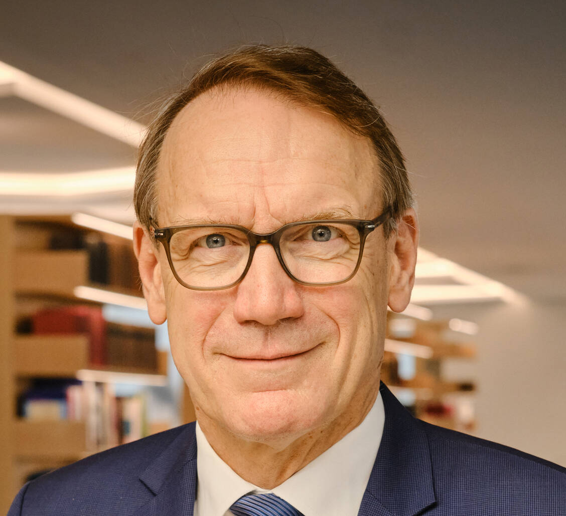 ABDA-Präsident Thomas Preis skizzierte die neuen Kompetenzen der Apotheken. / © ABDA/André Wagenzik