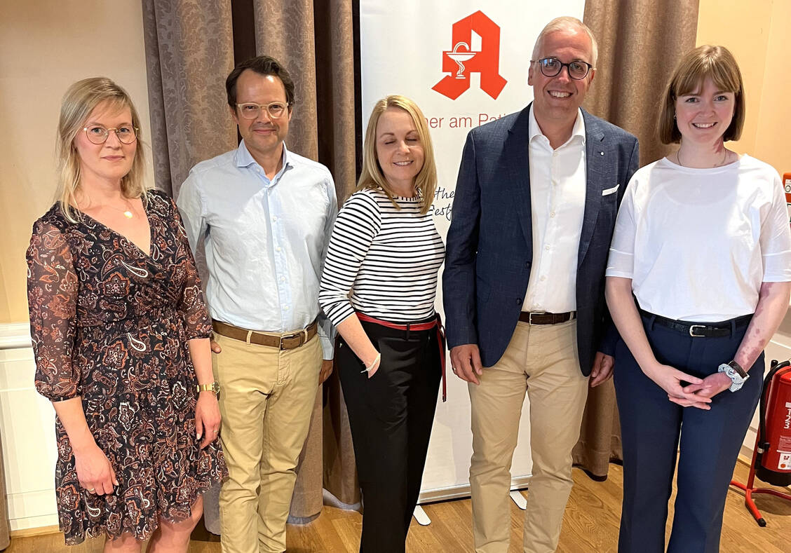 Marleen Windgätter, Hauke Stange, Manuela Schier, Christian Schmidt und Katja Kesselmeier (v.l.n.r.) sind der Vorstand des Fördervereins »Zukunft Pharmazie«.  / Foto: AVWL