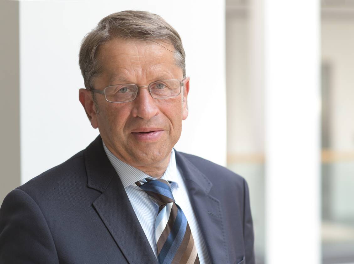 Der Pharmakologe Professor Heyo Kroemer übernimmt die Führung an der Berliner Charité . Sein Vorgänger Karl Max Einhäupl hatte Deutschlands größte Uniklinik wirtschaftlich und wissenschaftlich wieder auf Erfolgskurs gebracht.    / Foto: Charité/Wiebke Peitz