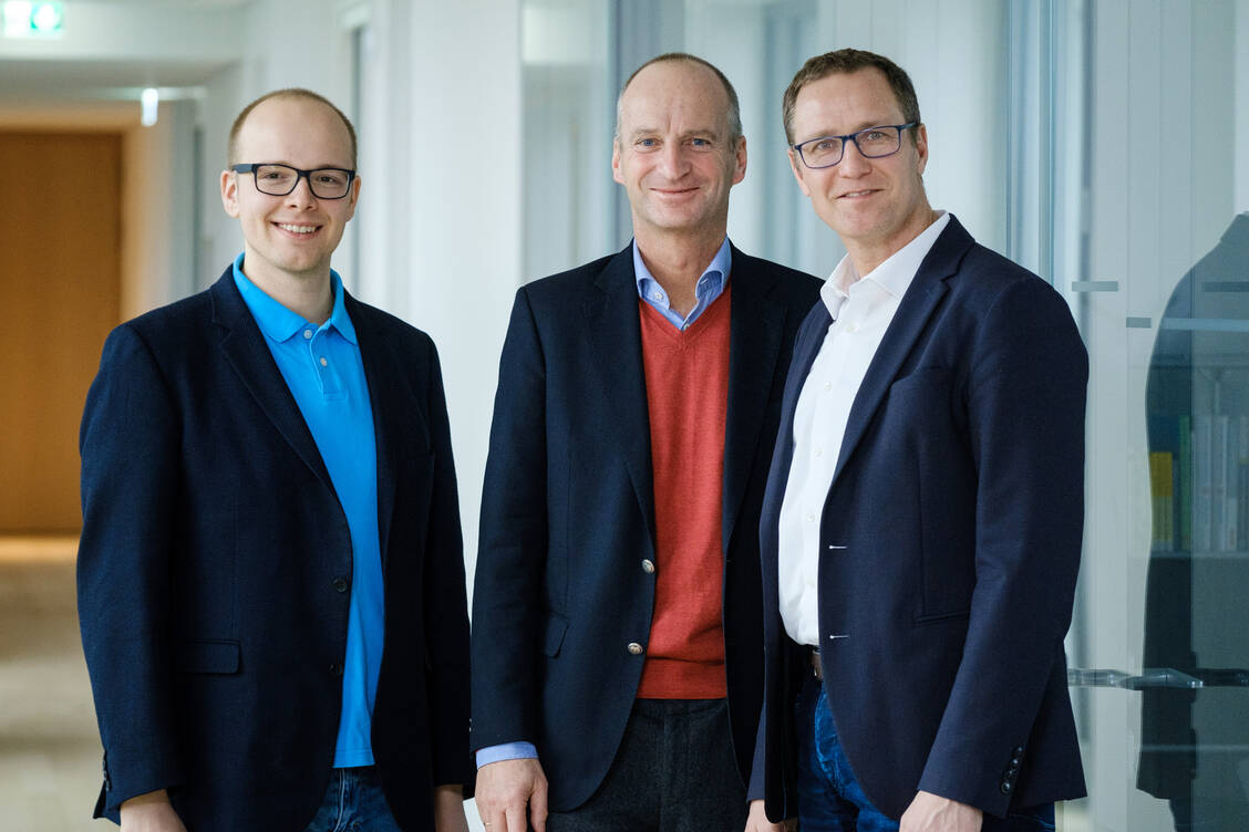 BAK-Vorstandsmitglied Hannes Müller, ABDA-Präsident Friedemann Schmidt und CDU-Gesundheitspolitiker Roy Kühne (von links). / Foto: PZ/André Wagenzik