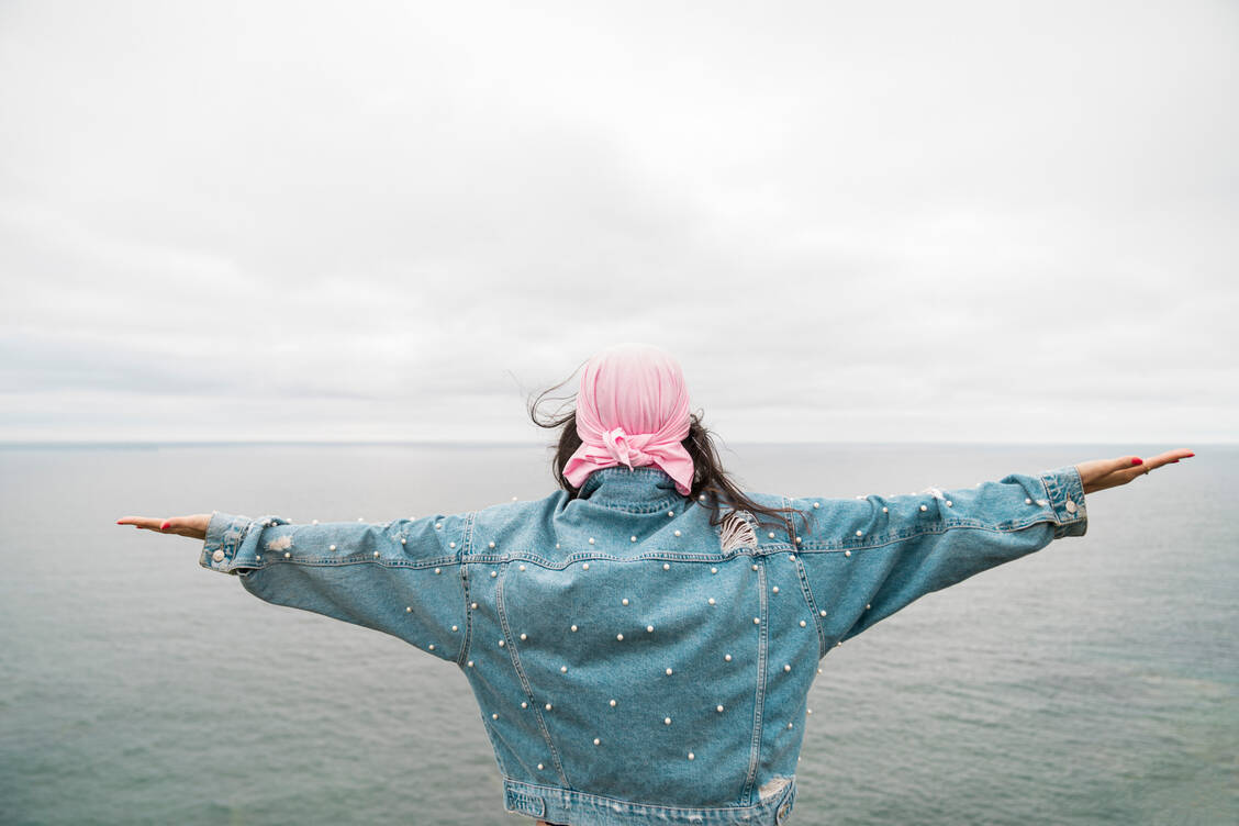 Nach Krebs ist vieles anders – doch ein gesundes und gutes Leben ist wieder möglich, betonte eine Expertin beim Krebskongress. / © Getty Images/Westend61