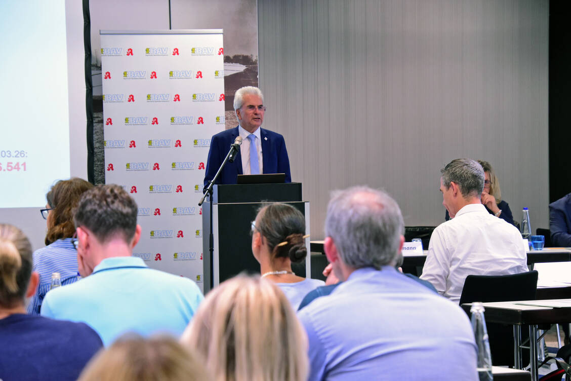 Der BAV-Vorsitzende Hans-Peter Hubmann bei der Mitgliederversammlung / © BAV/Spies