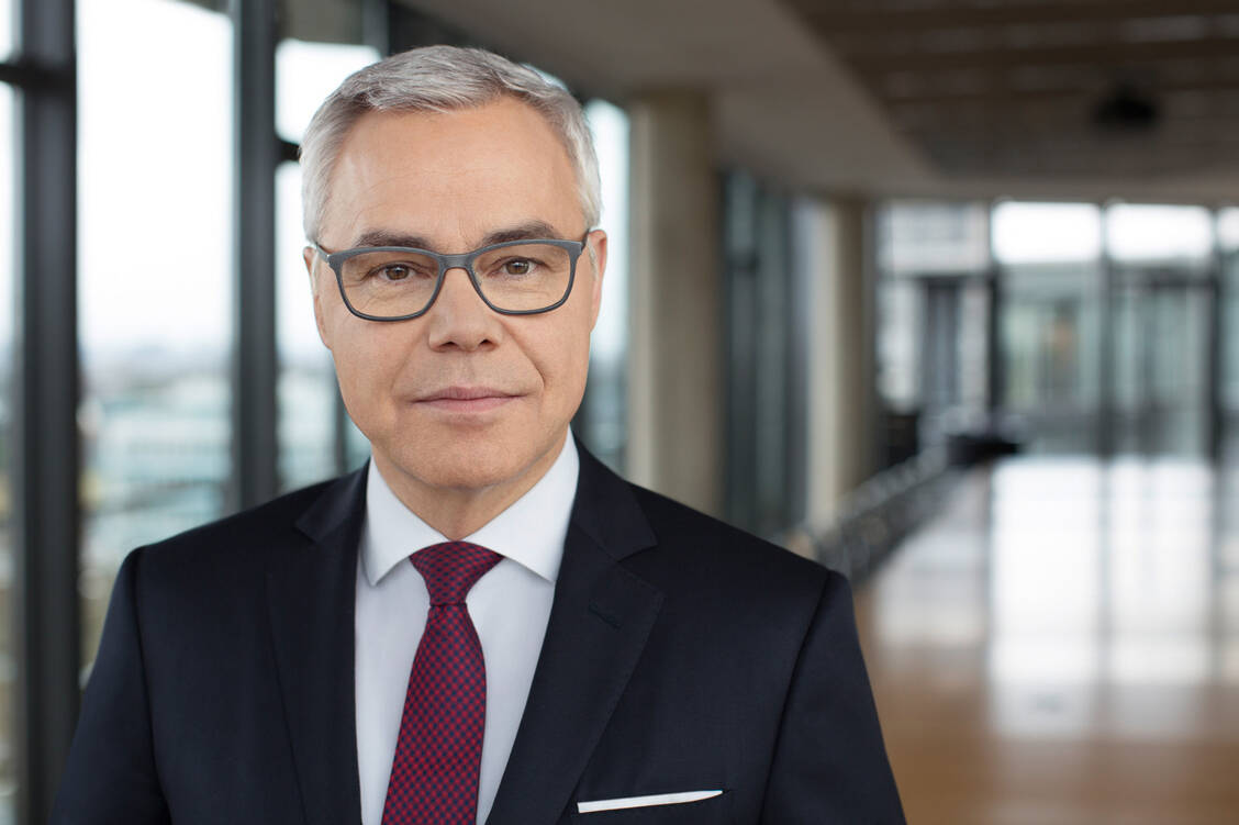 Der 59-Jährige Sommer gibt seinen Posten als Vorstandsvorsitzenden der Heilberufler-Bank zum 10. Dezember auf. / Foto: Apotheker- und Ärztebank