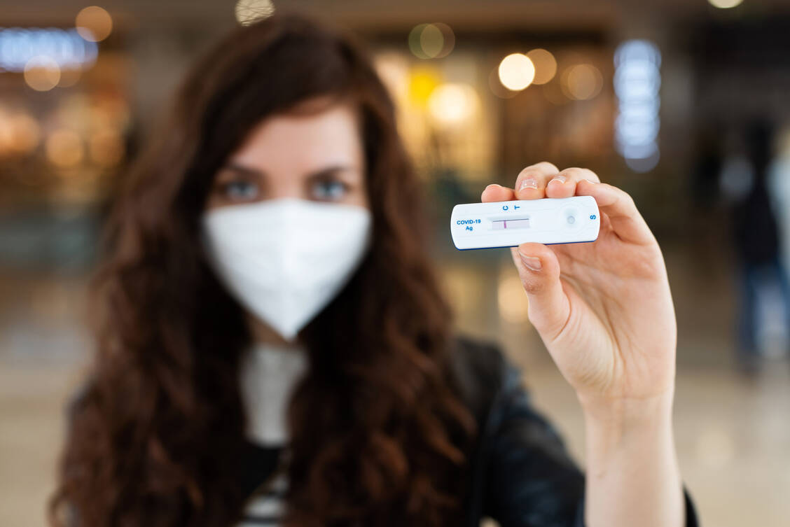 Seit Beginn der Omikron-Welle hat die Genauigkeit von Schnelltests auf eine Coronainfektion laut einer niederländischen Studie leicht abgenommen – zumindest bei den drei untersuchten Produkten. / Foto: Adobe Stock/Wellnhofer Designs