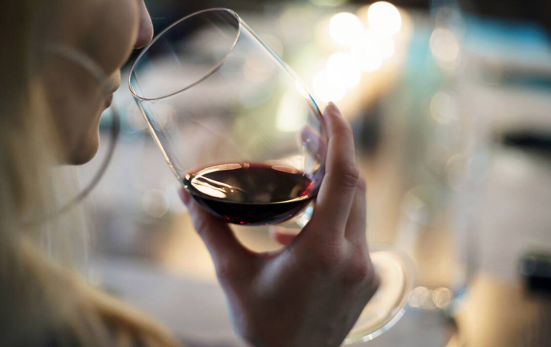 Alkohol hat viele negative Wirkungen auf den Körper. / Foto: Adobe Stock/Maksim Shebeko