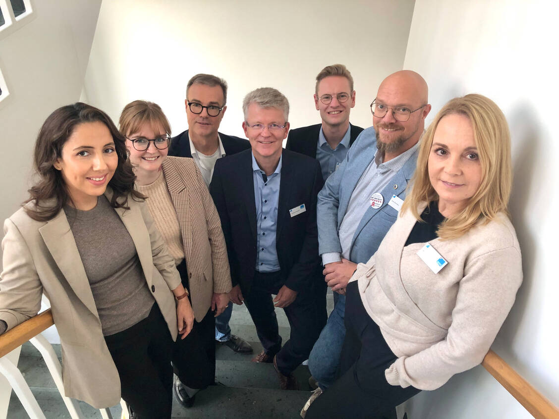 Der AVWL-Vorstand hat sich klar gegen rechts positioniert (v.l. Karima Ballout, Katja Kesselmeier, Olaf Elsner, Thomas Rochell, Jan Harbecke, Jens Kosmiky, Manuela Schier. / Foto: AVWL