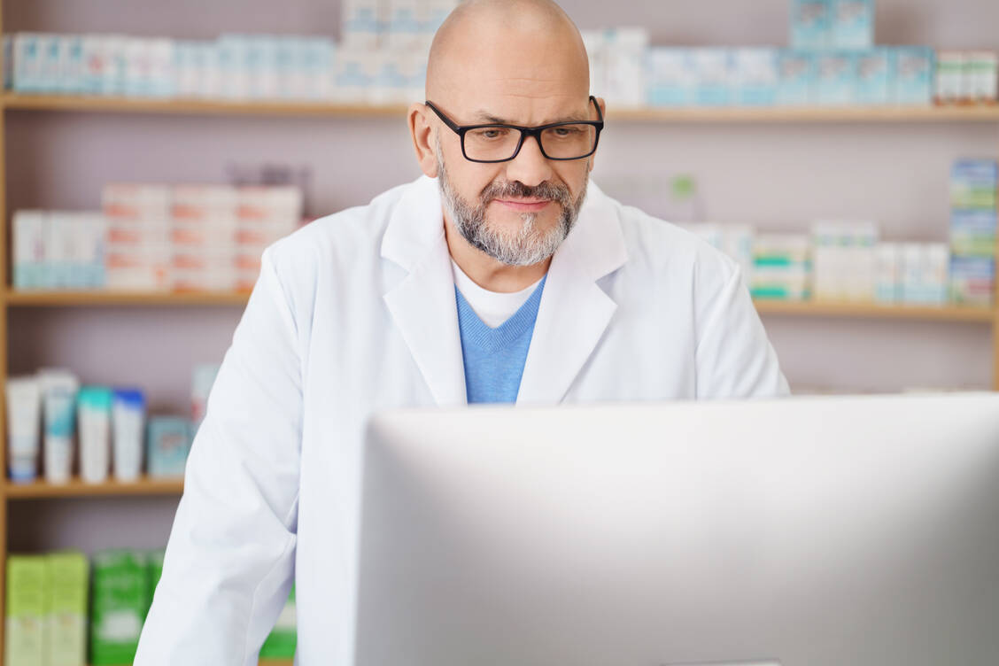 Bald sollen umständliche Mails an einzelne Gesundheitsämter Geschichte sein – Apotheken sollen im vierten Quartal Corona-Testergebnisse automatisch über ein Online-Portal übermitteln. / Foto: Adobe Stock/contrastwerkstatt